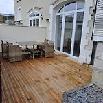 Bel Grande Terrasse Avec Parking A Lägenhet