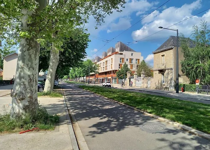 Apartment Bel Grande Terrasse Avec Parking A *